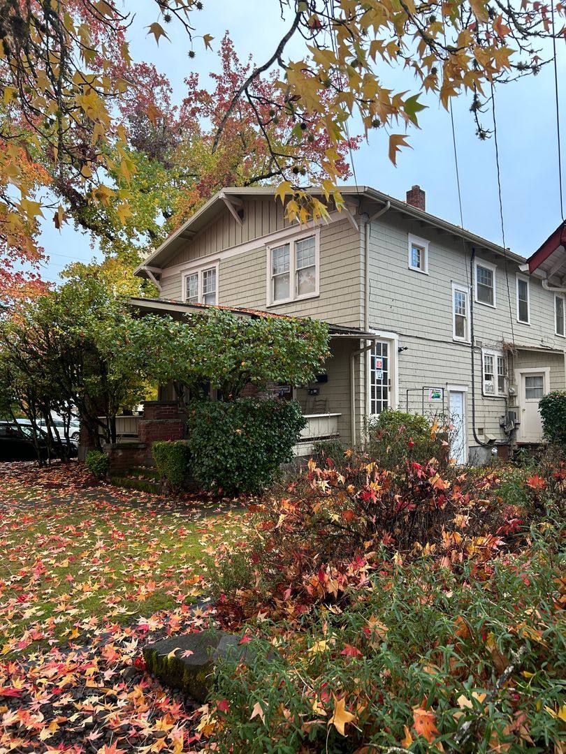Apartment for rent at 202 NW 15th St, Corvallis, OR 97330