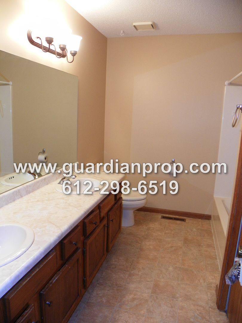 Townhouse for rent at 2355 Springside Dr E, Saint Paul, MN 55119