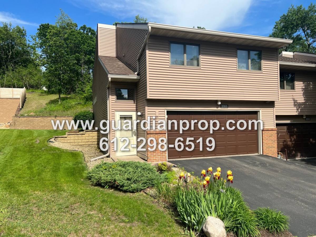 Townhouse for rent at 2355 Springside Dr E, Saint Paul, MN 55119