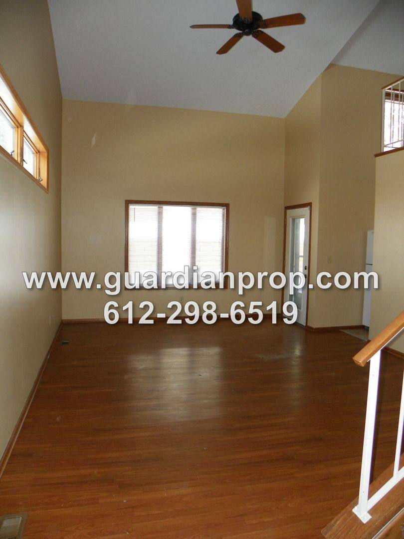 Townhouse for rent at 2355 Springside Dr E, Saint Paul, MN 55119