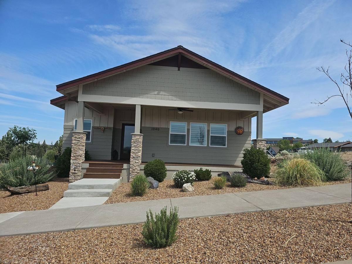 House for rent at 1040 SE Greenleaf Lane, Madras, OR 97741