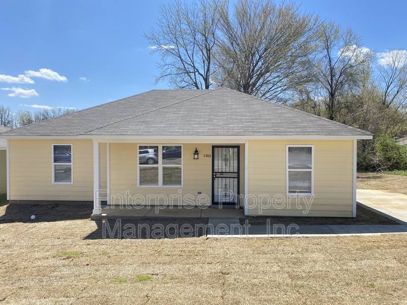 House for rent at 2963 Lake Park Rd, Memphis, TN 38127