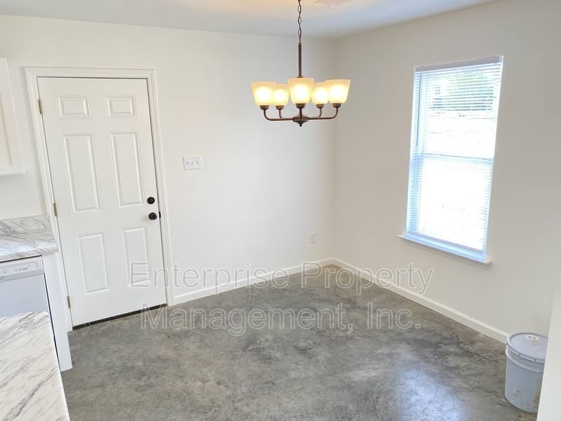 House for rent at 2963 Lake Park Rd, Memphis, TN 38127