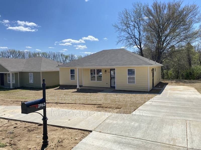House for rent at 2963 Lake Park Rd, Memphis, TN 38127