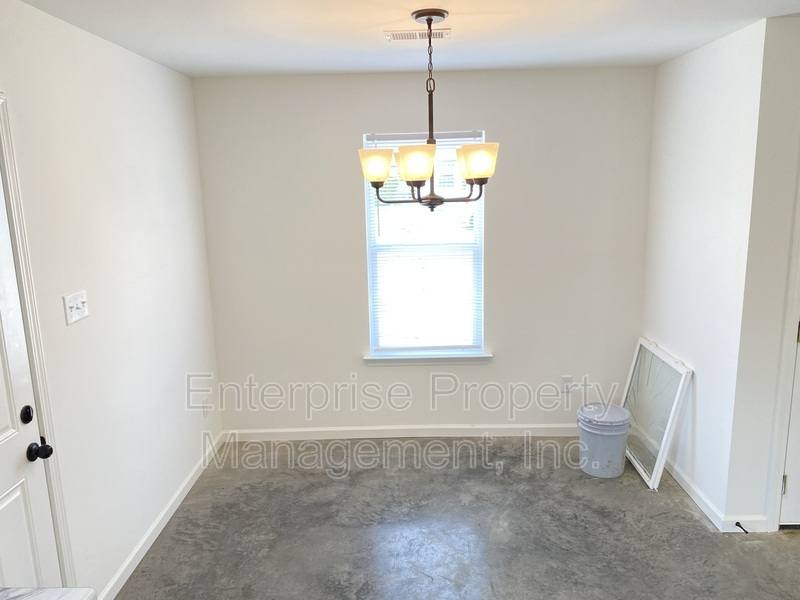 House for rent at 2963 Lake Park Rd, Memphis, TN 38127