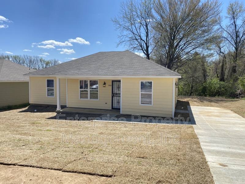 House for rent at 2963 Lake Park Rd, Memphis, TN 38127