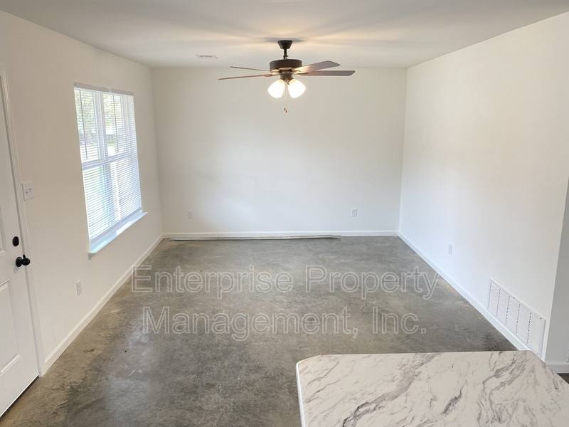 House for rent at 2963 Lake Park Rd, Memphis, TN 38127