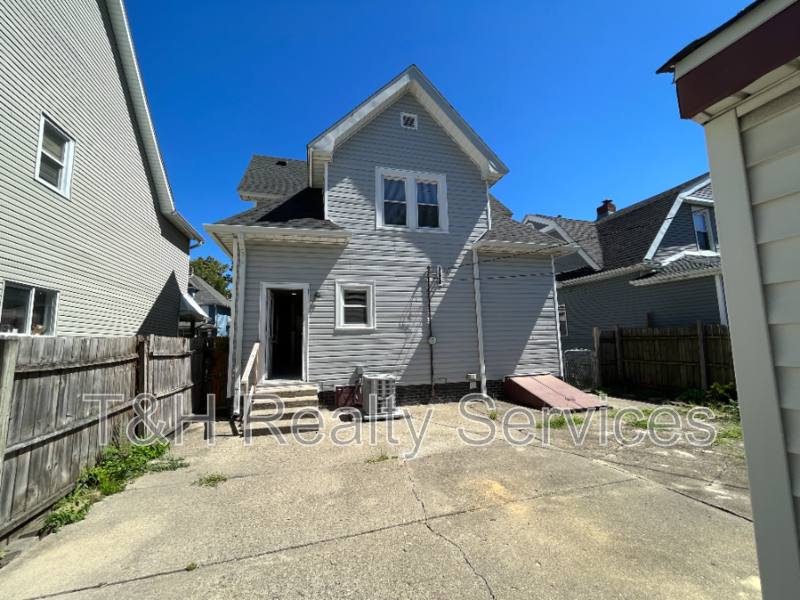 House for rent at 22 E Parkview Ave, Indianapolis, IN 46201