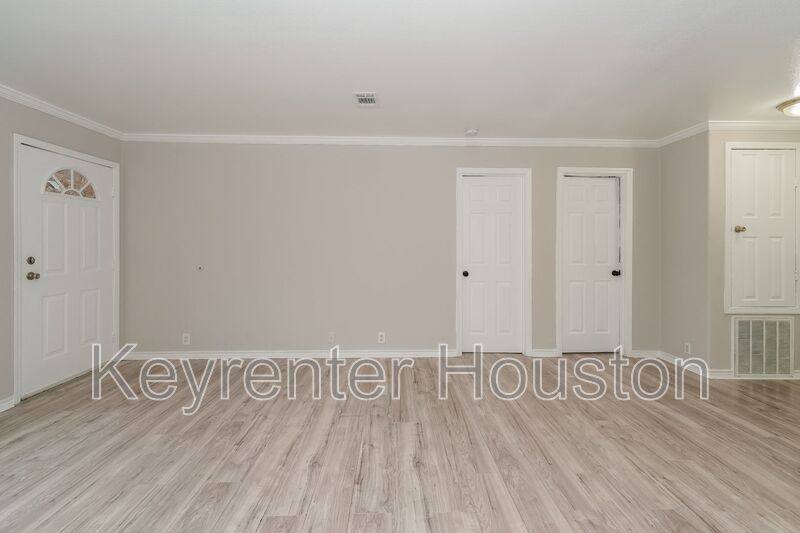 House for rent at 829 Marjorie St #B, Houston, TX 77088