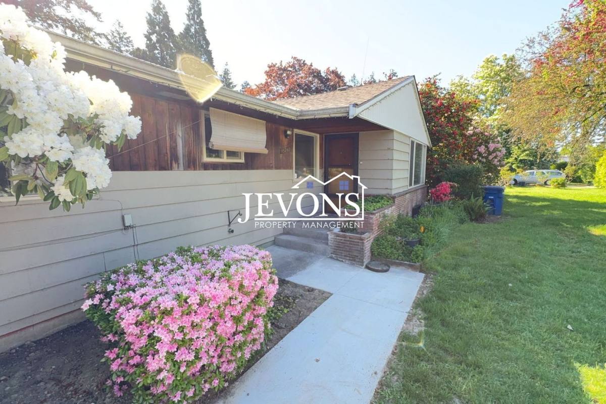 House for rent at 15242 29th Ave S, Seattle, WA 98188