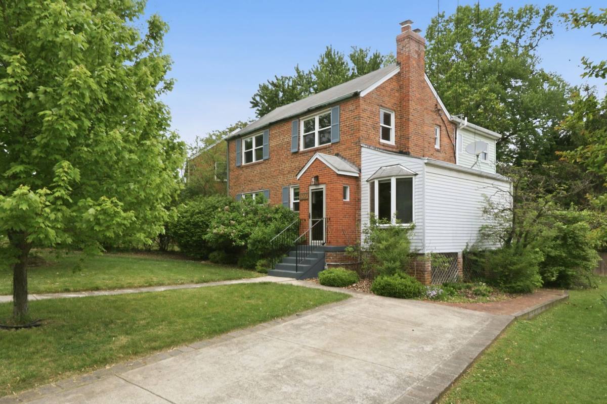 House for rent at 8007 Wildwood Dr, Takoma Park, MD 20912