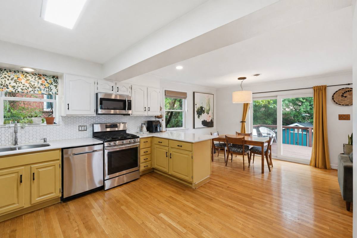 House for rent at 8007 Wildwood Dr, Takoma Park, MD 20912