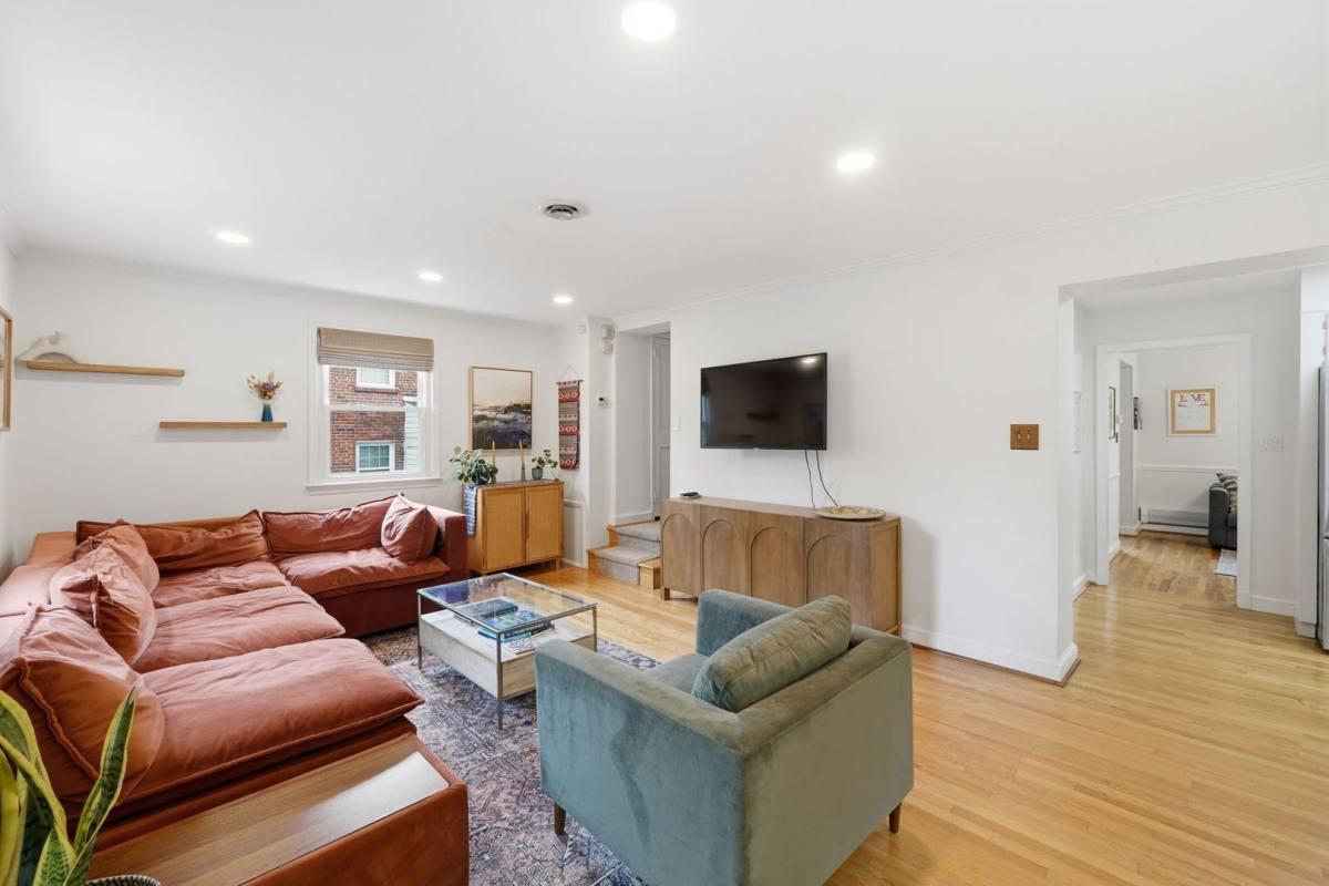 House for rent at 8007 Wildwood Dr, Takoma Park, MD 20912