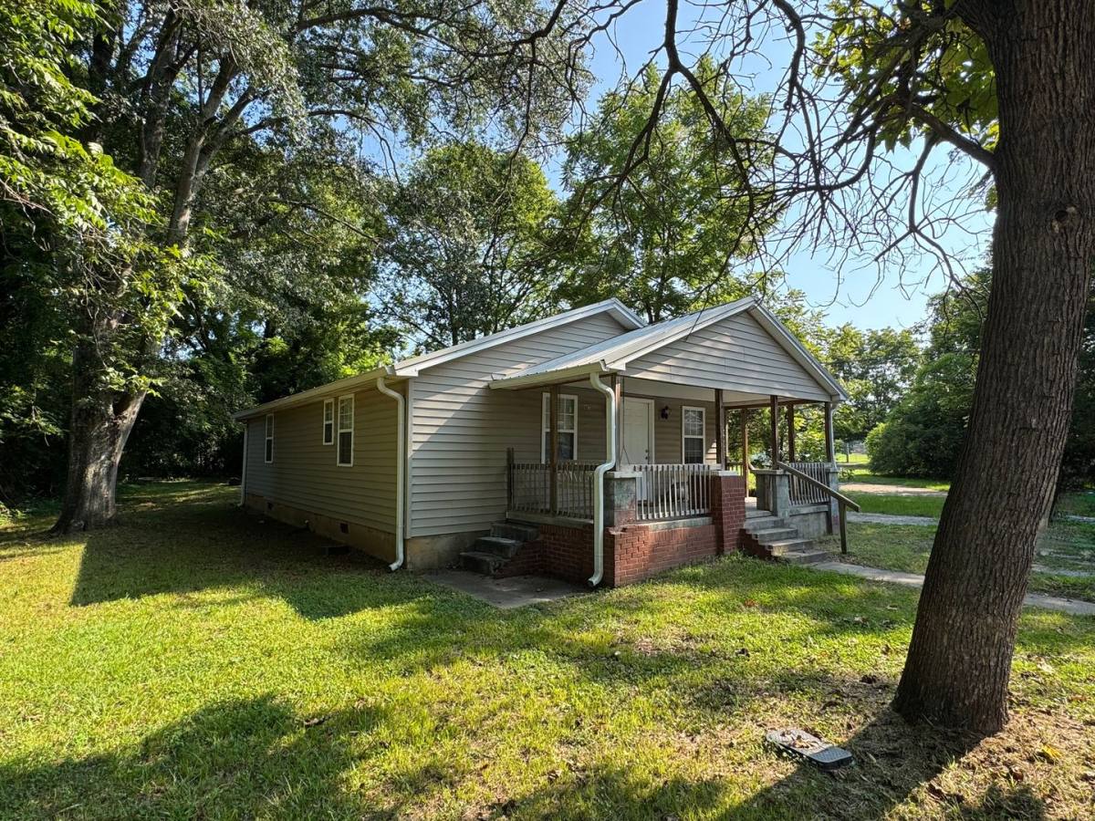 House for rent at 807 Mountain St NW, Jacksonville, AL 36265