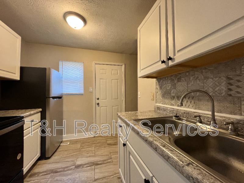 Apartment for rent at 4924 Farrington Ave, Indianapolis, IN 46201