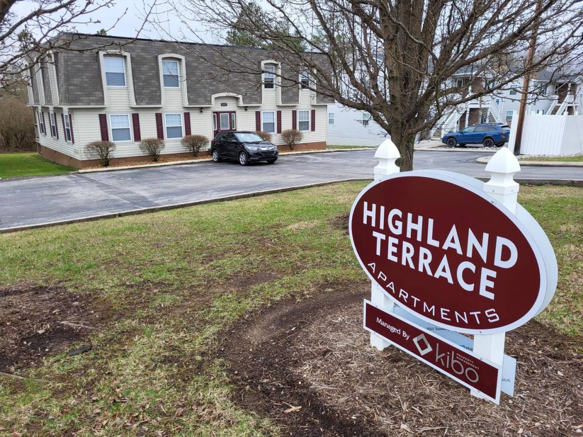 Apartment for rent at 1661 Sparta Highway, Crossville, TN 38555