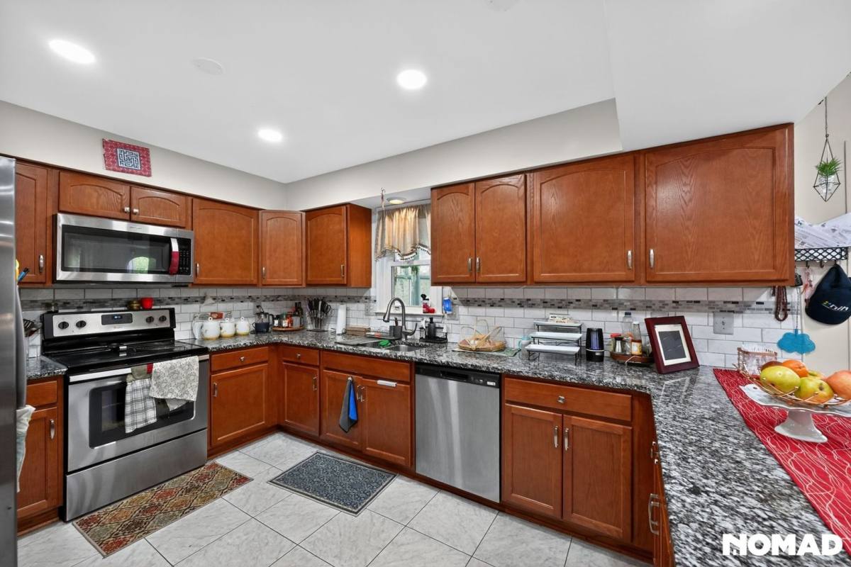 House for rent at 13648 Spinning Wheel Dr, Germantown, MD 20874