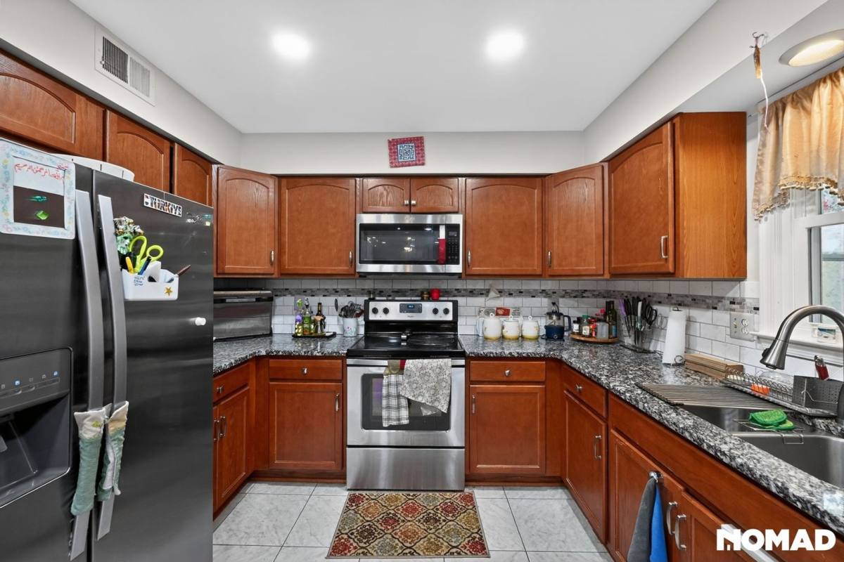 House for rent at 13648 Spinning Wheel Dr, Germantown, MD 20874