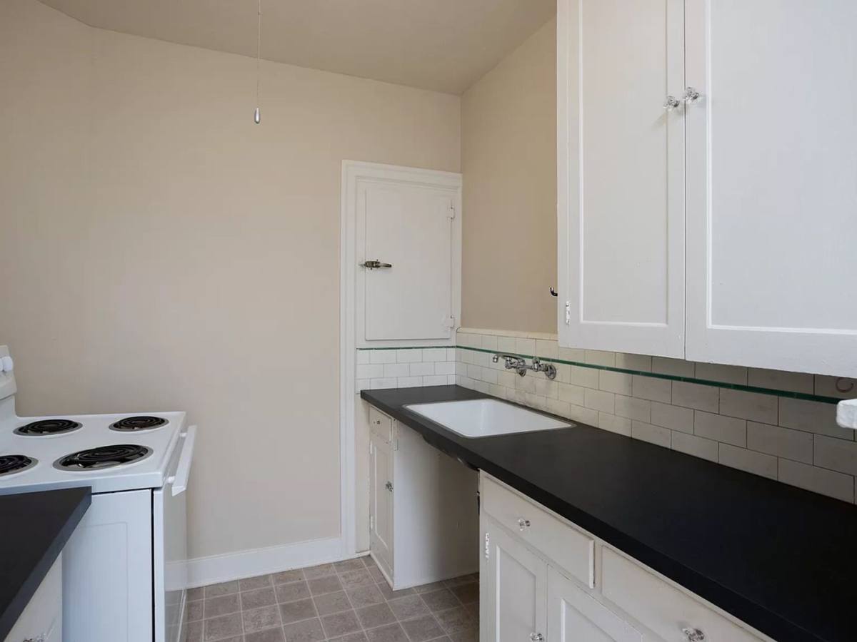 Apartment for rent at 6109 SE Belmont St, Portland, OR 97215
