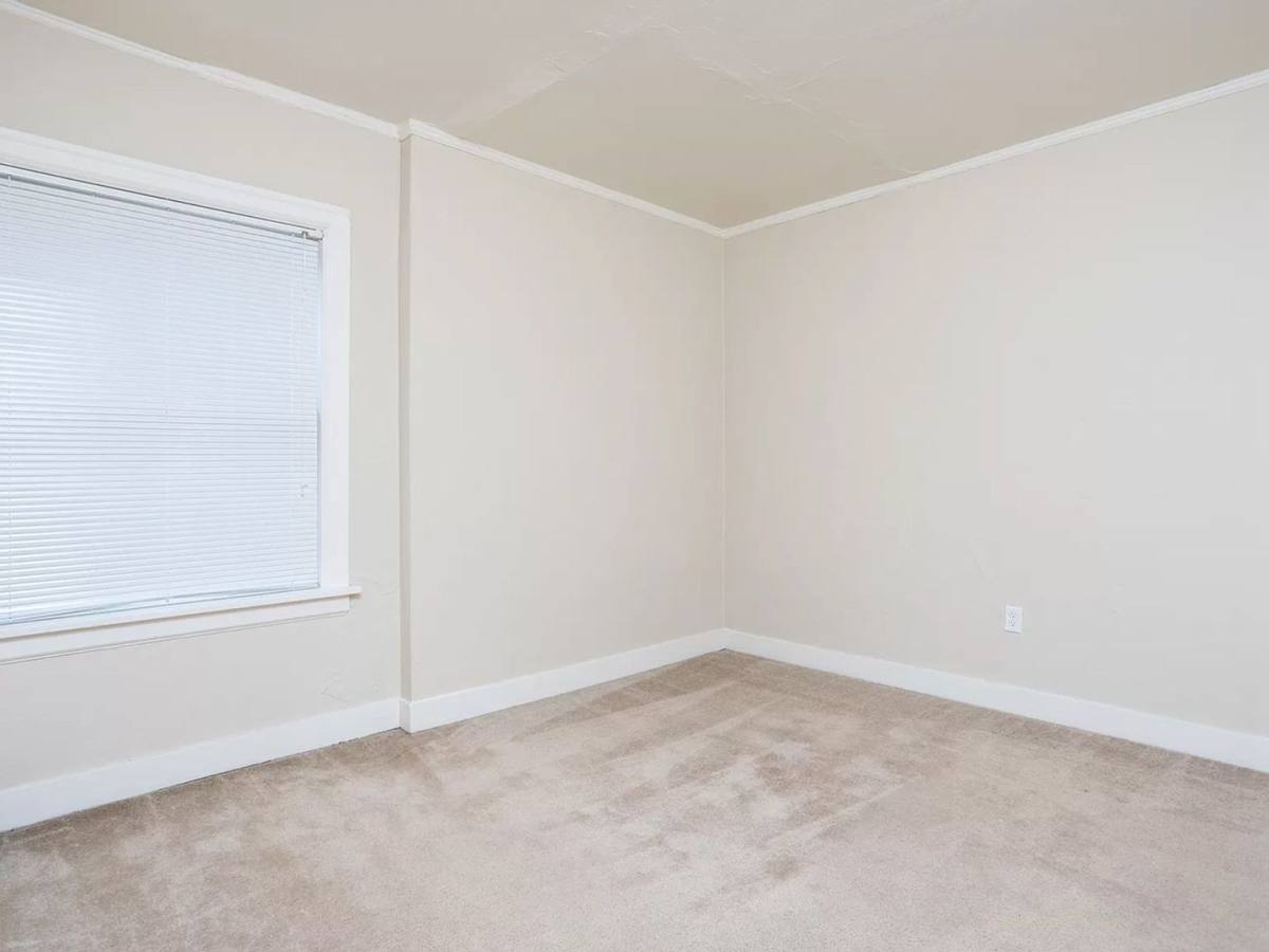 Apartment for rent at 6109 SE Belmont St, Portland, OR 97215