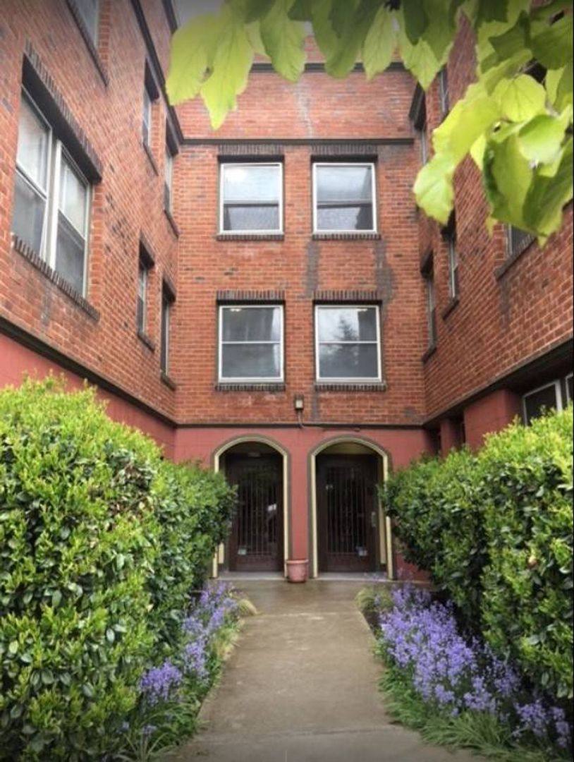Apartment for rent at 6109 SE Belmont St, Portland, OR 97215