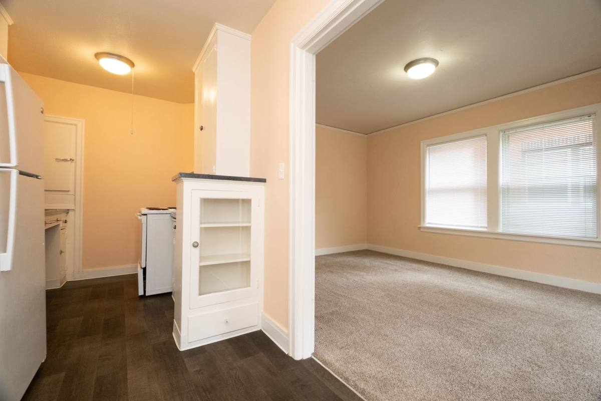 Apartment for rent at 6109 SE Belmont St, Portland, OR 97215