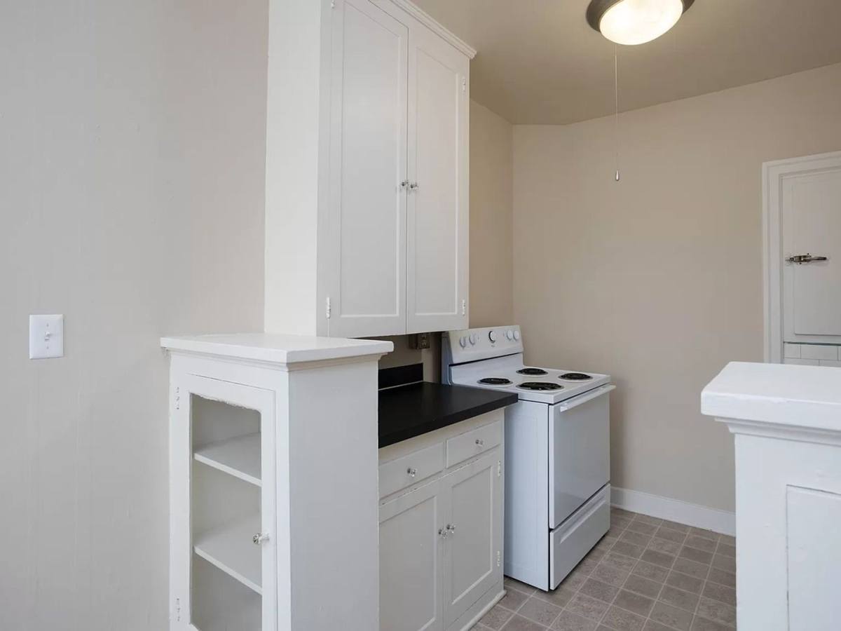 Apartment for rent at 6109 SE Belmont St, Portland, OR 97215