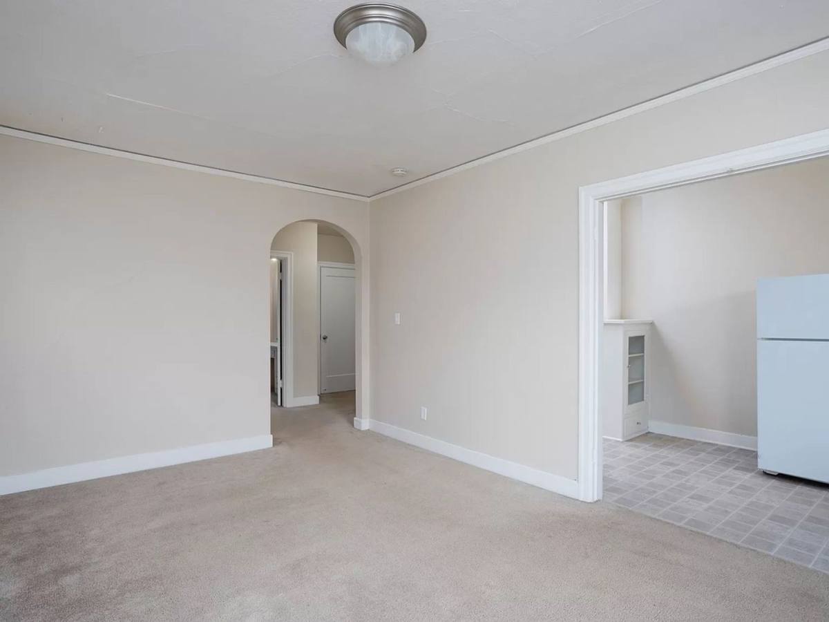 Apartment for rent at 6109 SE Belmont St, Portland, OR 97215