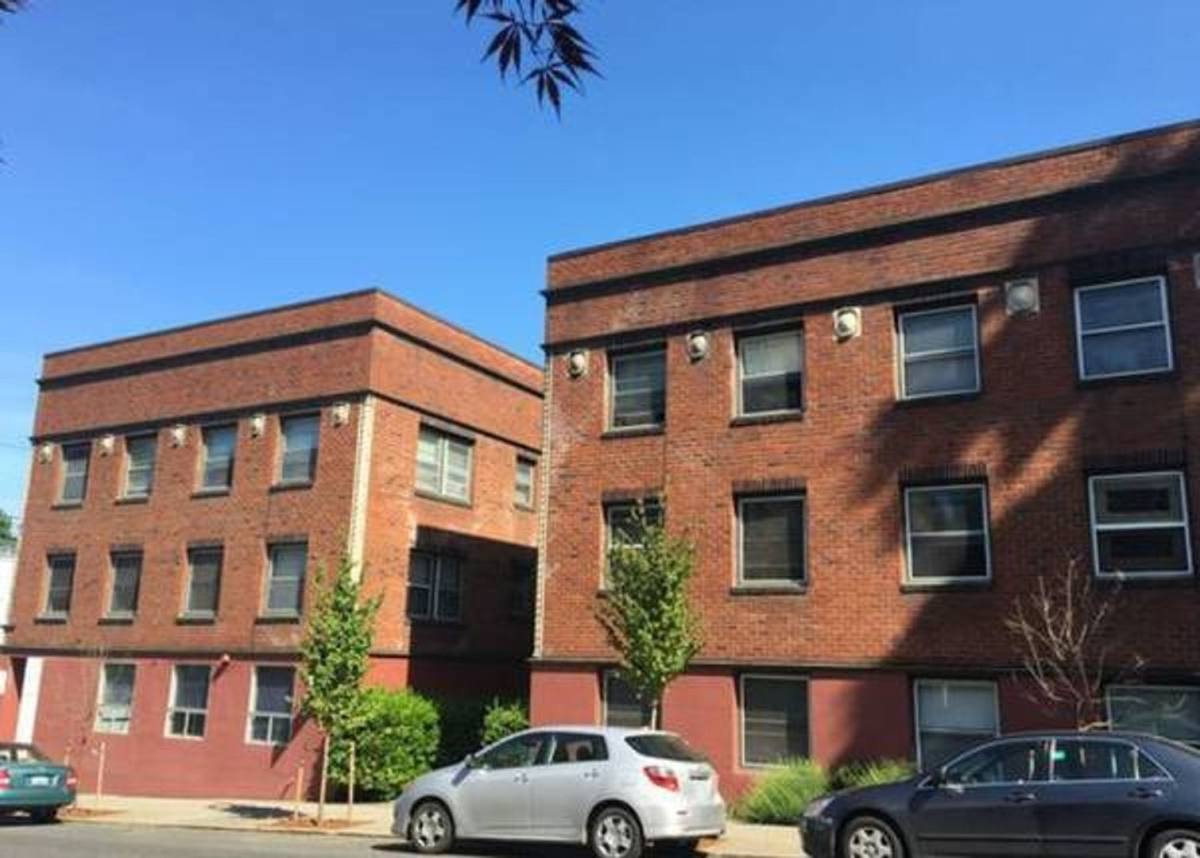 Apartment for rent at 6109 SE Belmont St, Portland, OR 97215