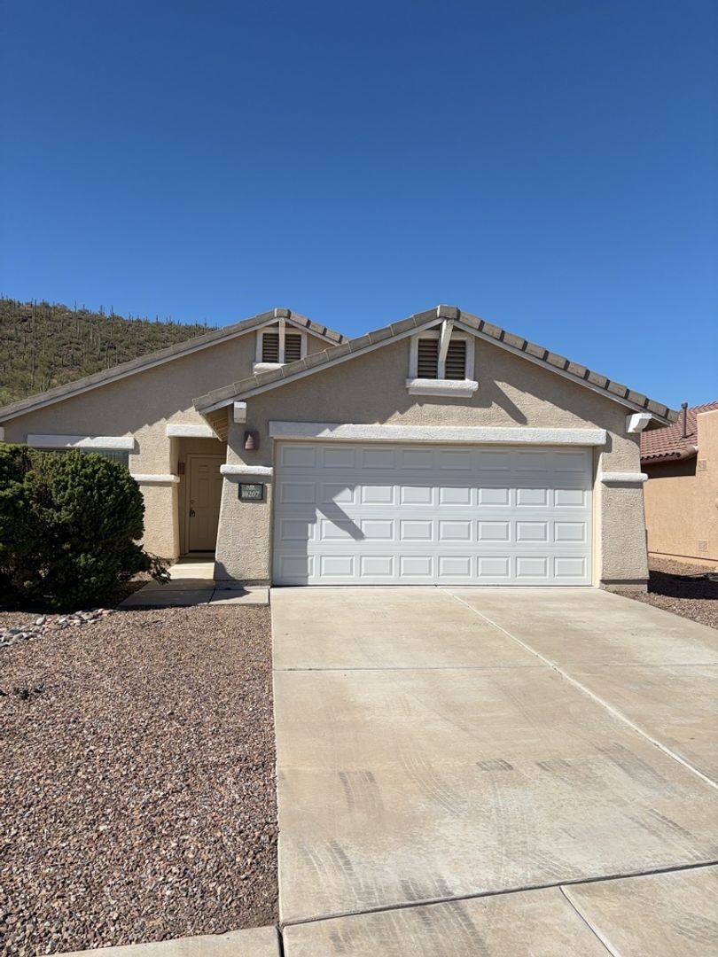 10207 N Onyx Moon Dr, Tucson, AZ 85743
