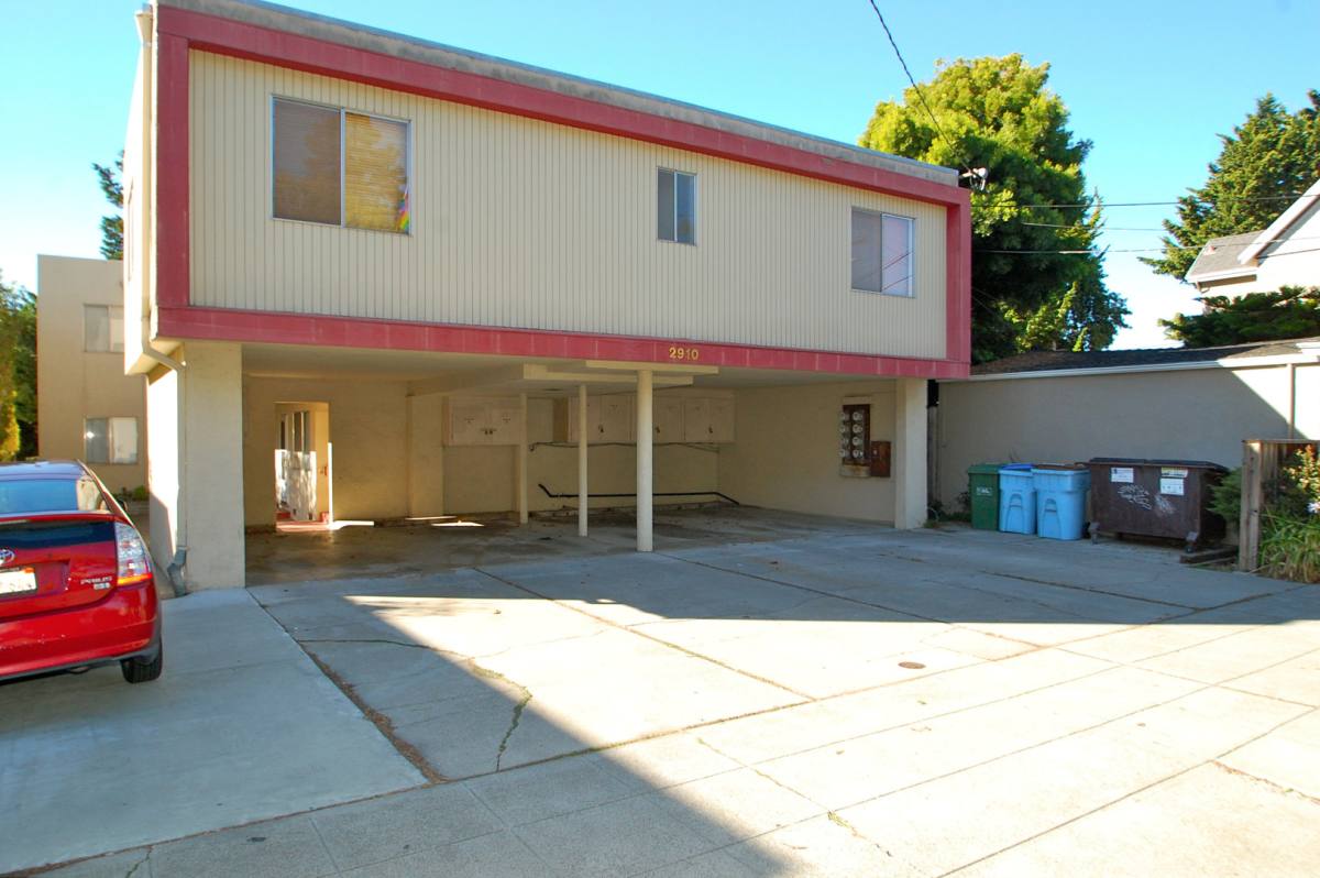 Apartment for rent at 2910 Fulton St, Berkeley, CA 94705