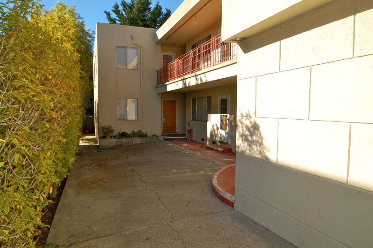 Apartment for rent at 2910 Fulton St, Berkeley, CA 94705