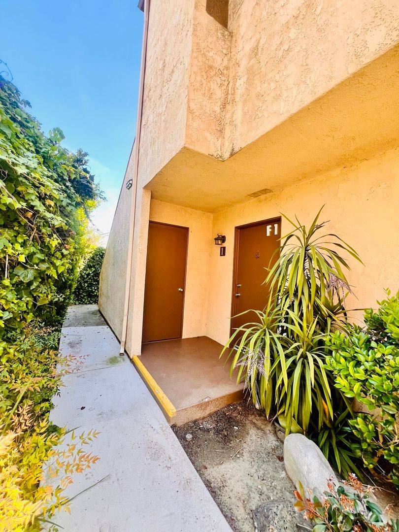 Apartment for rent at 393 Hamilton St, Costa Mesa, CA 92627