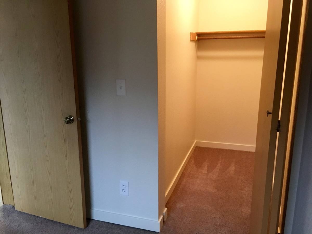 Apartment for rent at 910 N 104th St, Seattle, WA 98133
