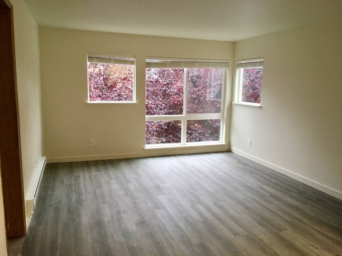 Apartment for rent at 910 N 104th St, Seattle, WA 98133