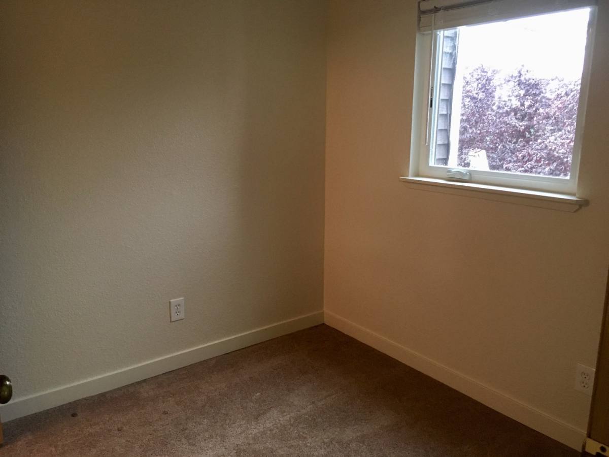 Apartment for rent at 910 N 104th St, Seattle, WA 98133