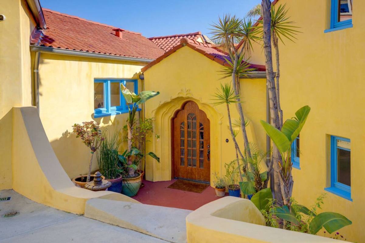 House for rent at 4778 Cromwell Ave, Los Angeles, CA 90027