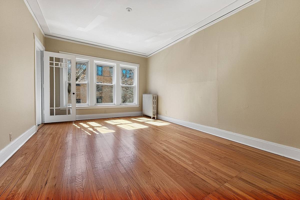Apartment for rent at 1302 W Rosemont Ave #2, Chicago, IL 60660