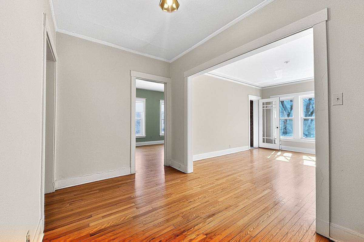 Apartment for rent at 1302 W Rosemont Ave #2, Chicago, IL 60660