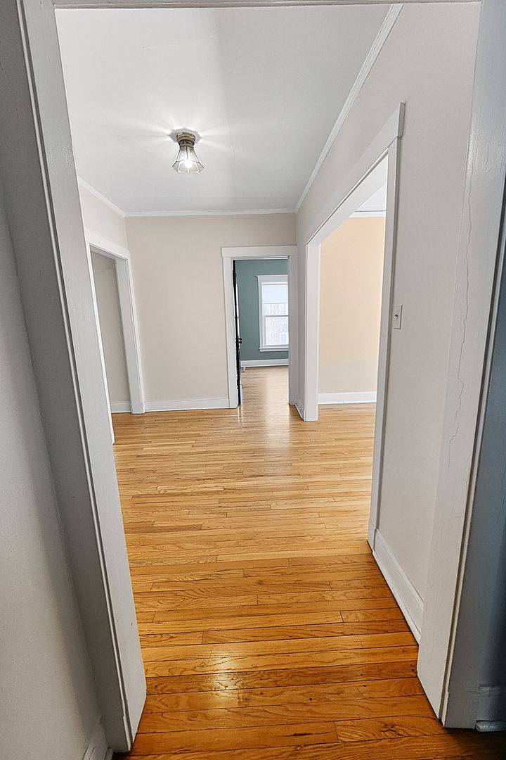 Apartment for rent at 1302 W Rosemont Ave #2, Chicago, IL 60660