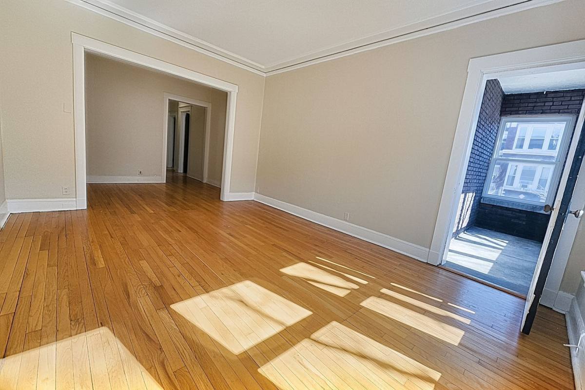 Apartment for rent at 1302 W Rosemont Ave #2, Chicago, IL 60660