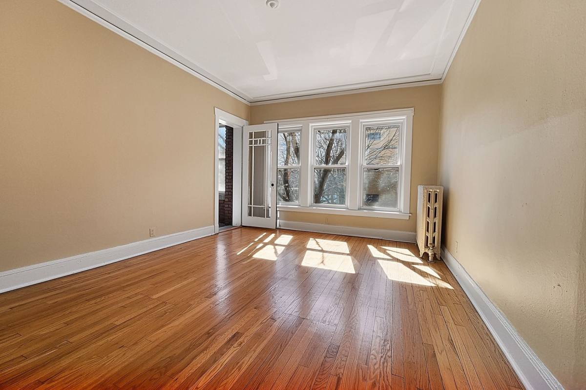 Apartment for rent at 1302 W Rosemont Ave #2, Chicago, IL 60660