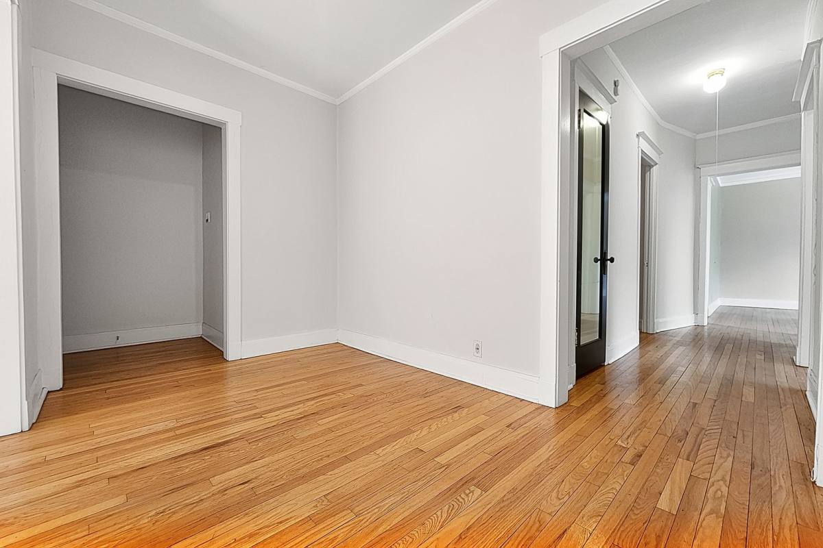 Apartment for rent at 1302 W Rosemont Ave #2, Chicago, IL 60660