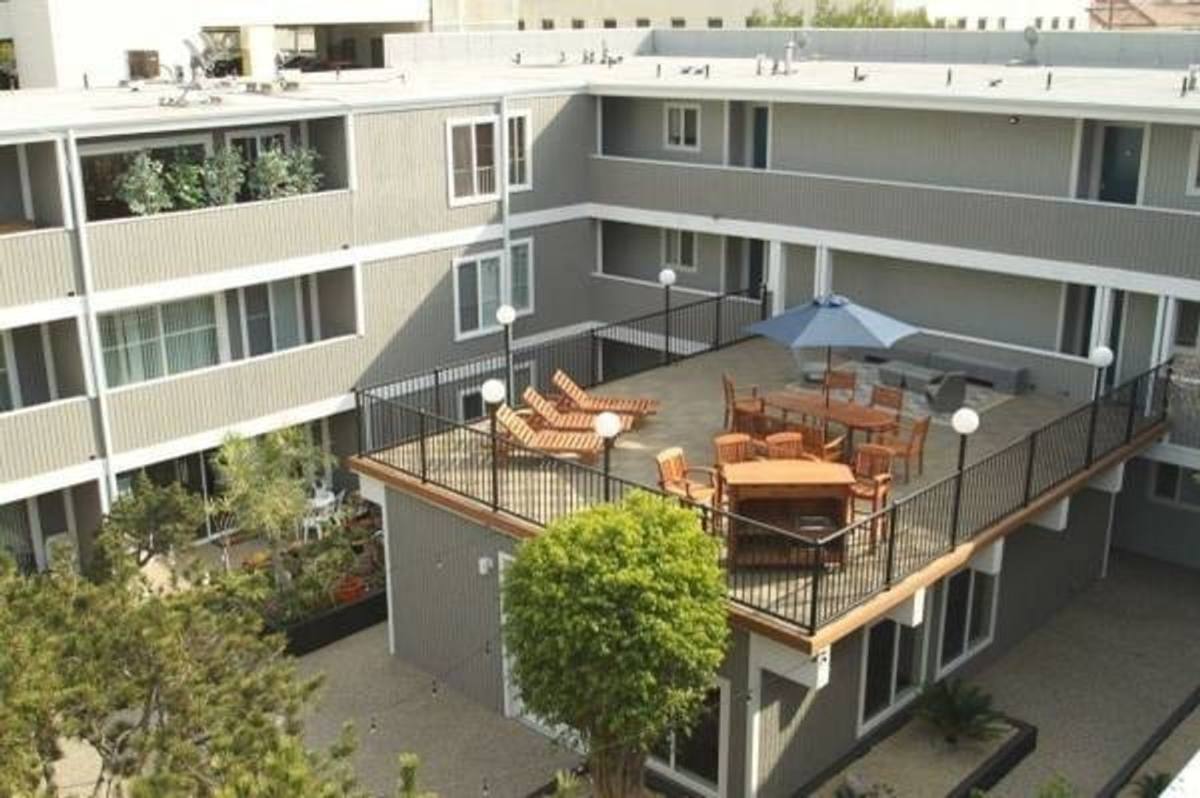 Apartment for rent at 1251 14th St, Santa Monica, CA 90404