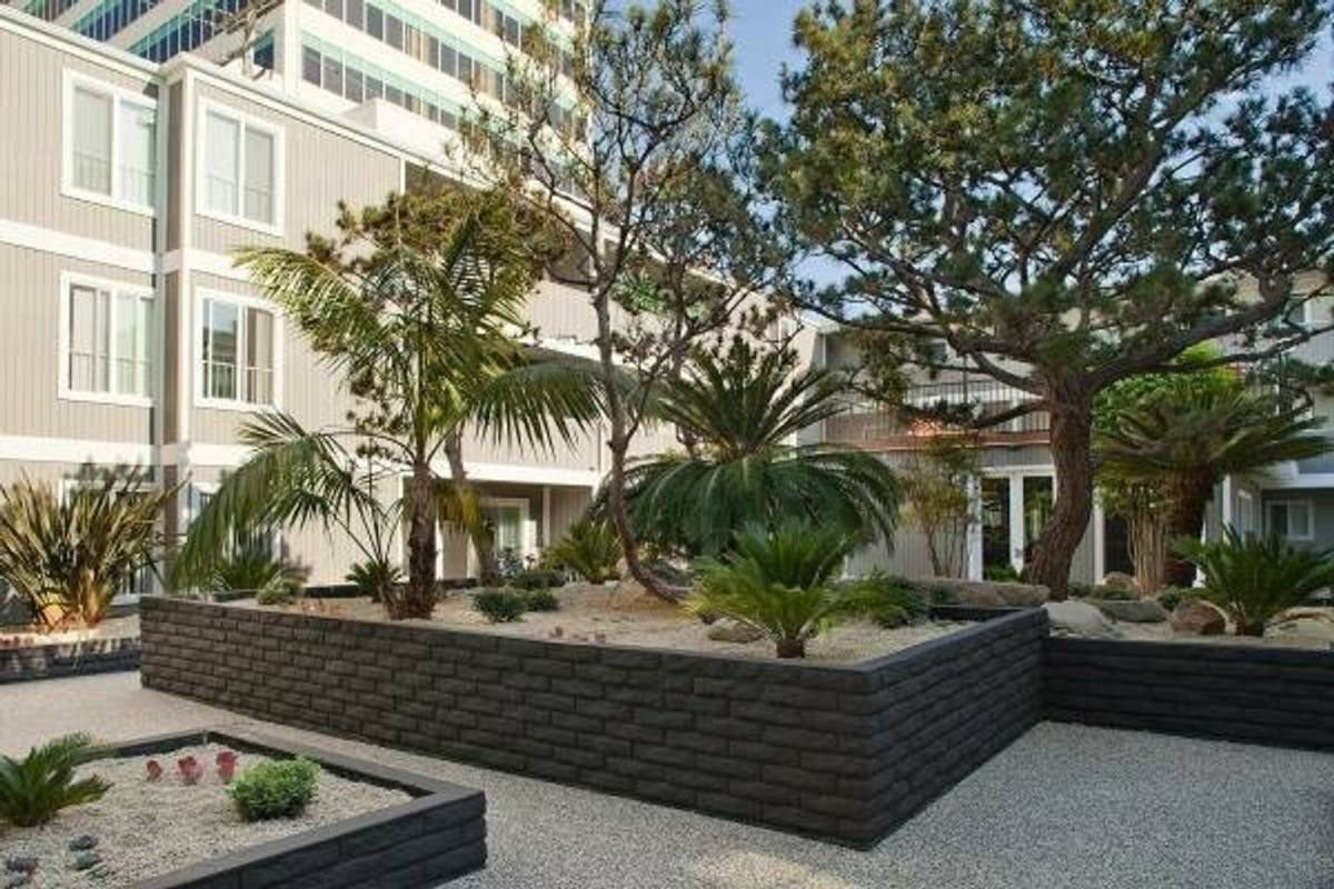 Apartment for rent at 1251 14th St, Santa Monica, CA 90404
