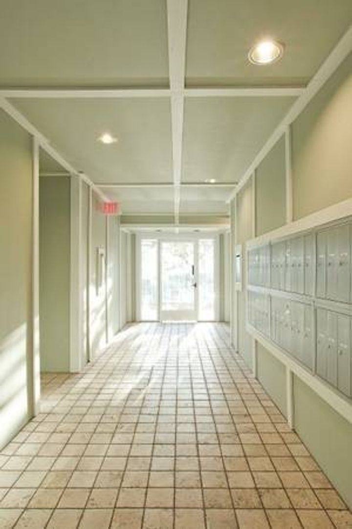 Apartment for rent at 1251 14th St, Santa Monica, CA 90404