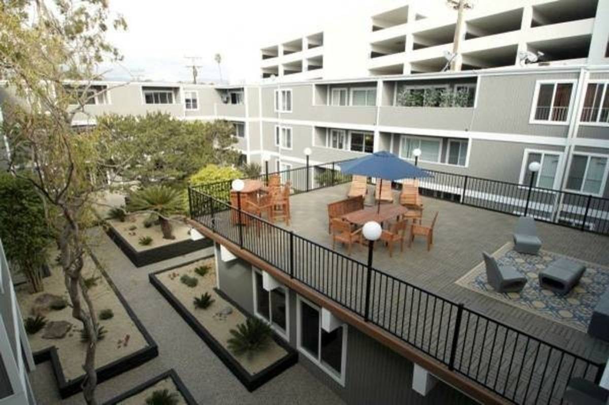 Apartment for rent at 1251 14th St, Santa Monica, CA 90404