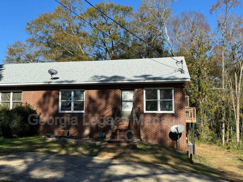 Apartment for rent at 724 Belmont St, Commerce, GA 30529