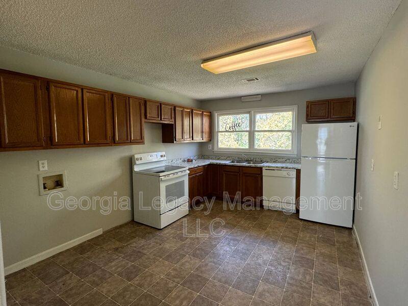 Apartment for rent at 724 Belmont St, Commerce, GA 30529