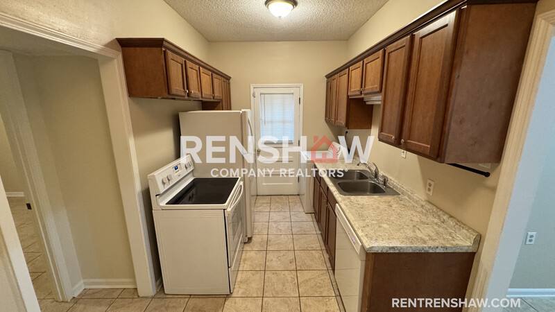 House for rent at 663 Moss Rd, Memphis, TN 38117